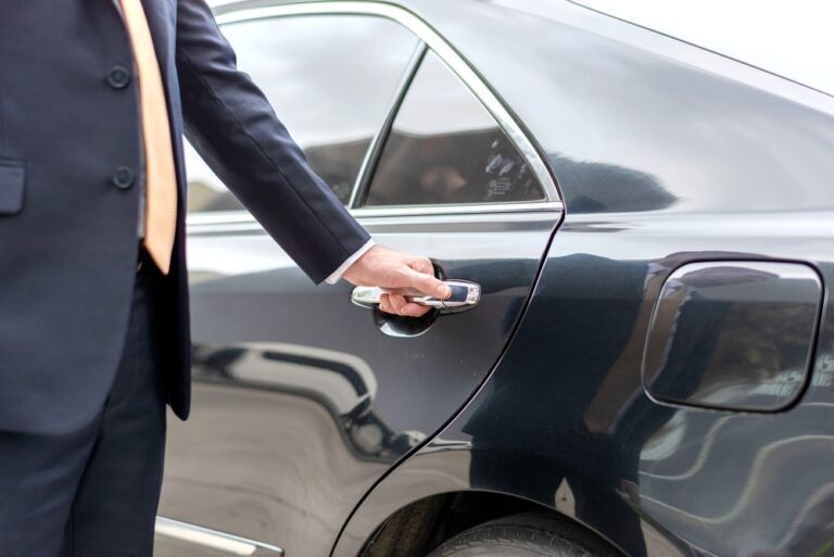 Why More Businesses Are Choosing Chauffeur-Driven Corporate Transport in 2026